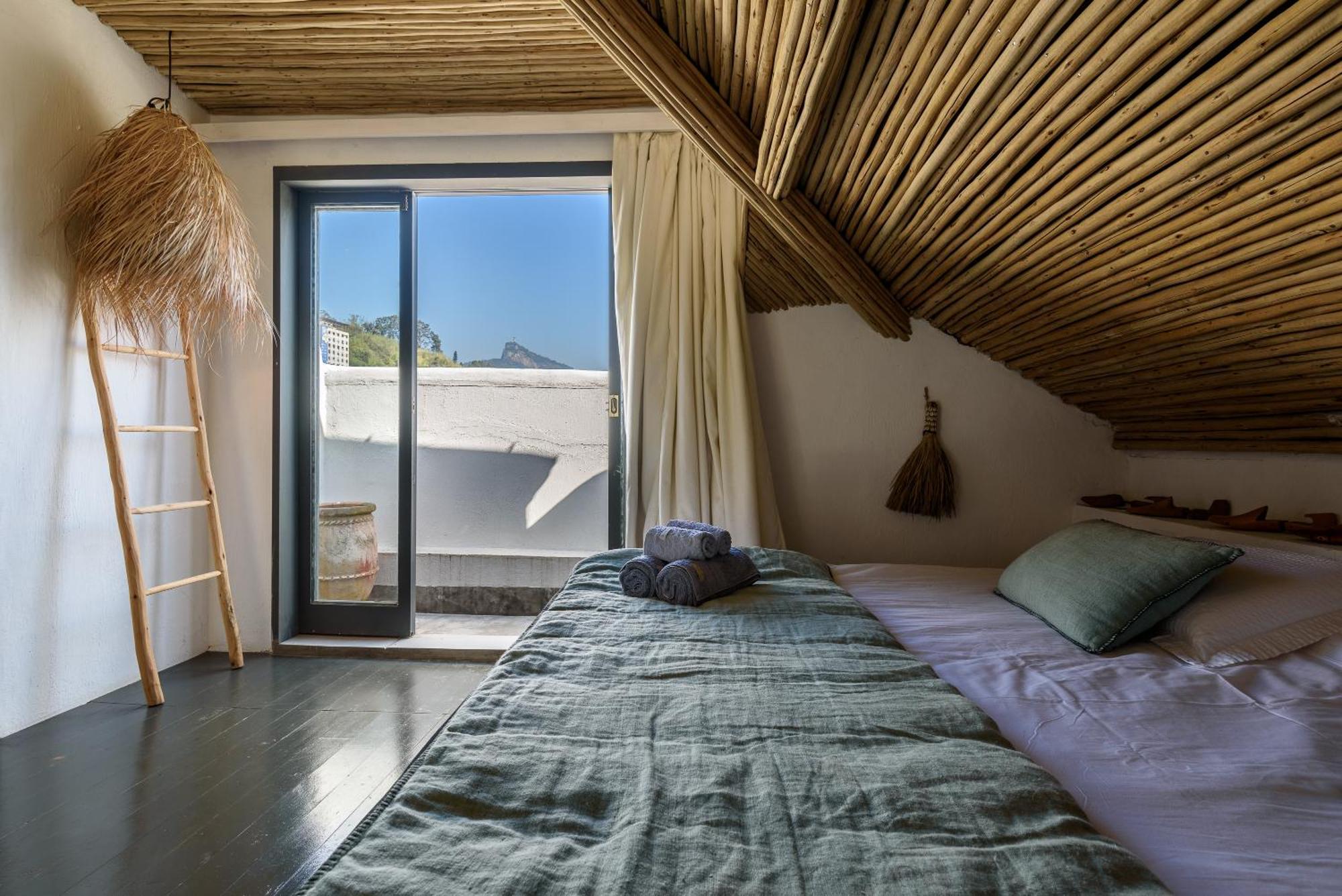 Four-Bedroom Deluxe Apartment