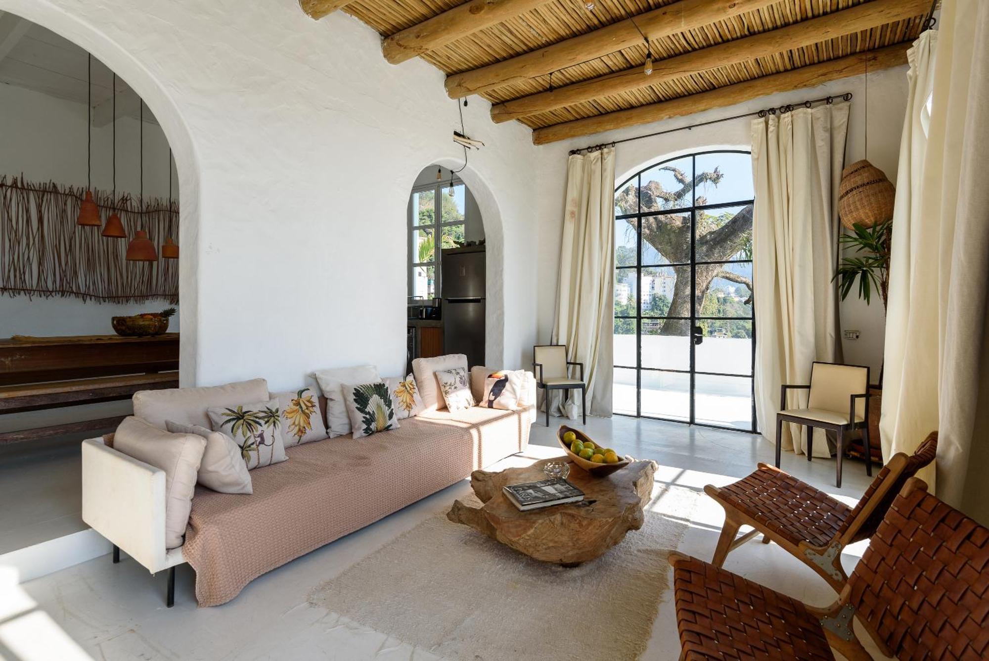 Four-Bedroom Deluxe Apartment